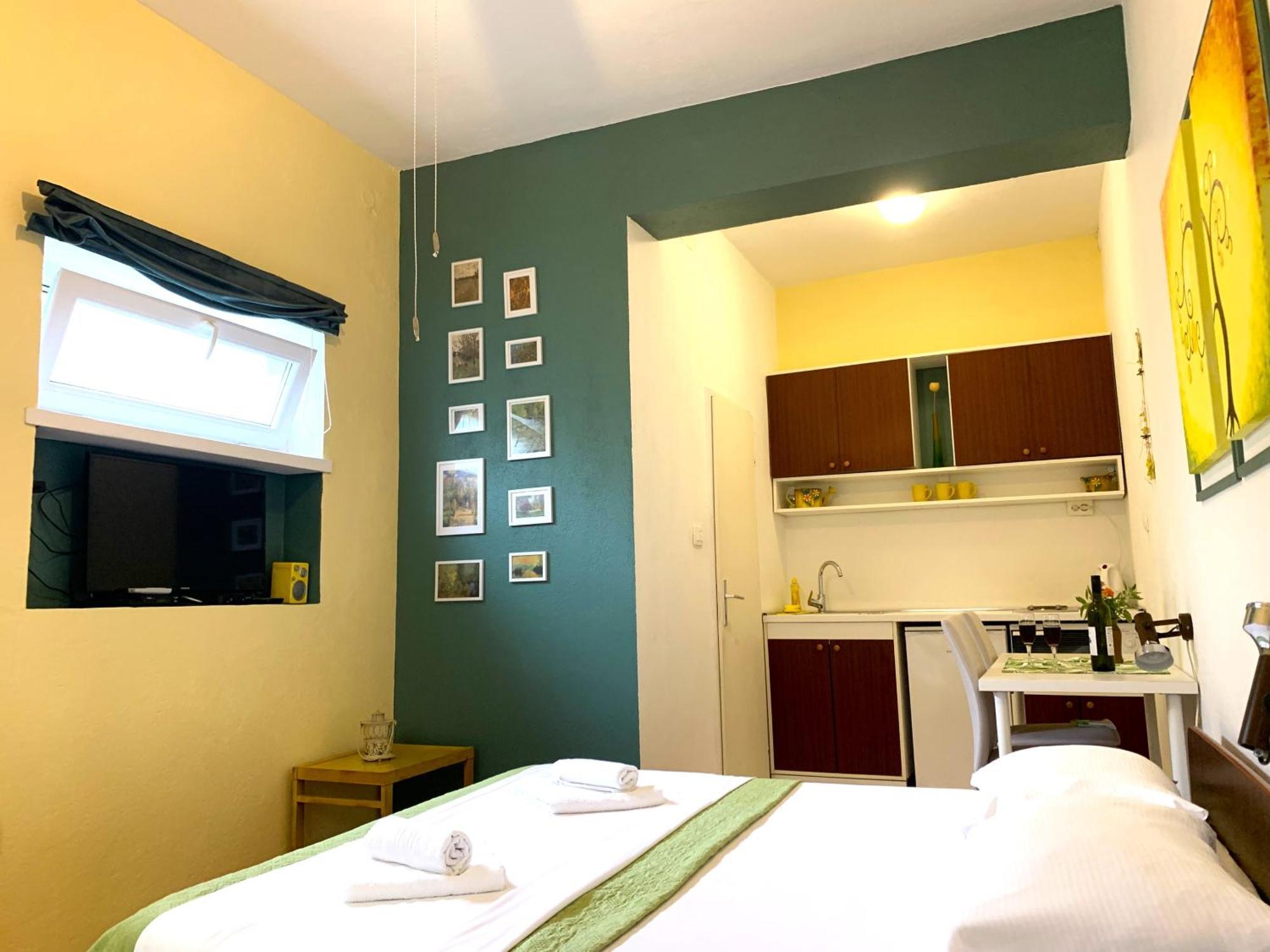 Garden House Apartment *