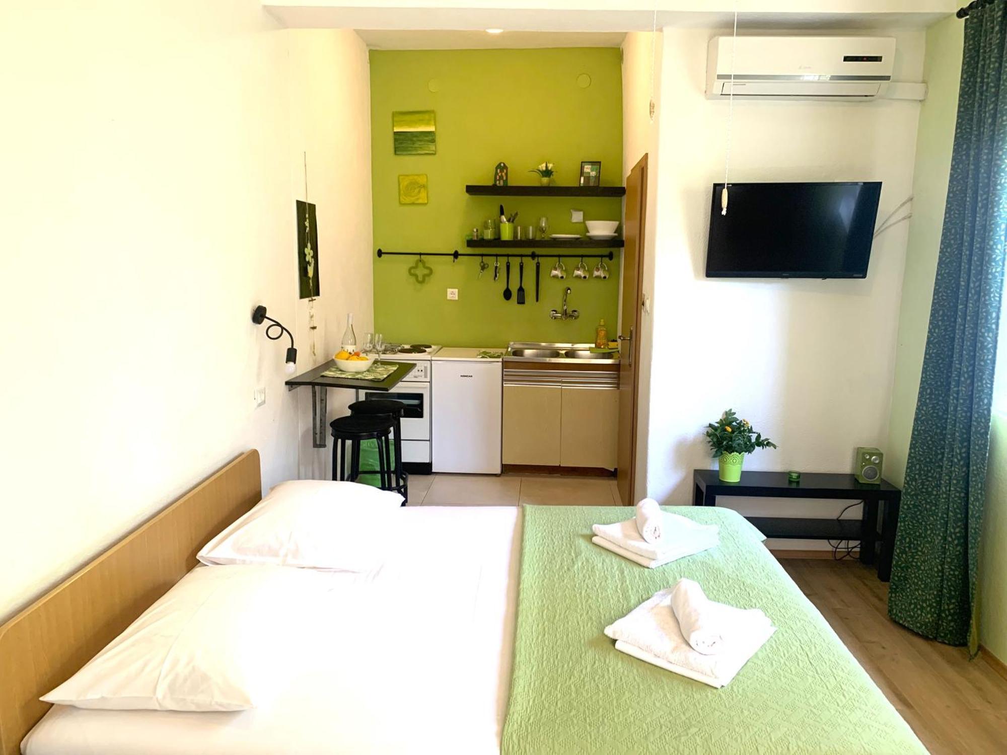Garden House Apartment *